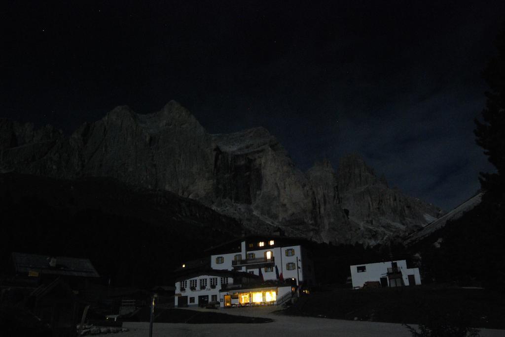 Rifugio Gardeccia Huette Pozza di Fassa Exterior foto